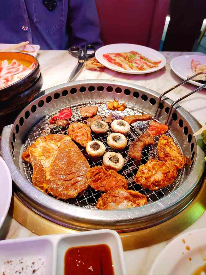 火炉火自助餐(朝阳大悦城店"好油腻很一般吧我觉得,diy汉堡觉得有点