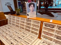 -MiRi眼镜连锁·蔡司·尼康控优点合作店(莘庄店)