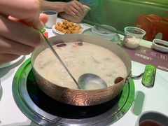 -洪氏嗨捞·广东猪肚鸡·椰子鸡火锅(西咸万象城店)