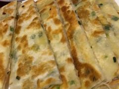 葱油饼-白天鹅家宴·东北菜