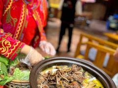 -老滇山寨•云南特色菜•地方菜•民族风情歌舞表演(金碧店)