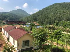 -十万大山布透温泉