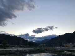 -百里峡七彩艺术小镇