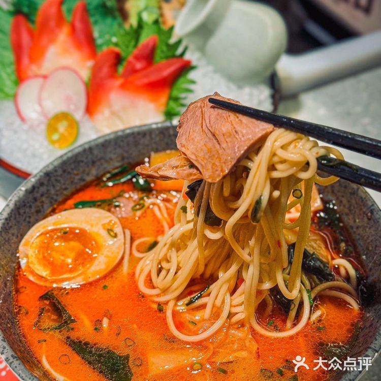 这大概是我在广州唯一想推荐的回转寿司店！氛围感拉满的跨年餐