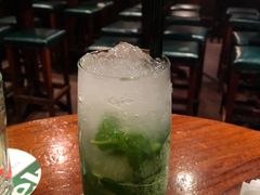 -Hooley's活利仕西餐厅(珠江新城店)