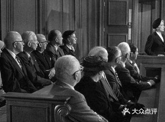 我说妥。在伦敦街上驶入了一辆车