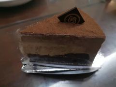 焦糖榛子味凹蛋糕切片-PARIS BAGUETTE巴黎贝甜(周浦万达店)
