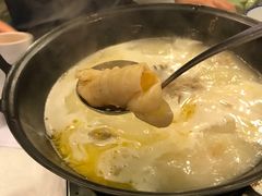 -鲜入围煮花胶鸡海鲜火锅