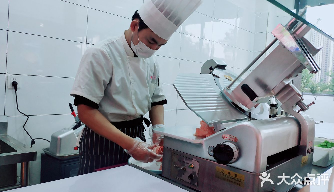 撸串一定要有范儿，要选我就选川范儿