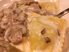 意式菠菜芝士饺配奶油蘑菇酱-La Tavernetta(Bar à Vin)(乌鲁木齐路店)