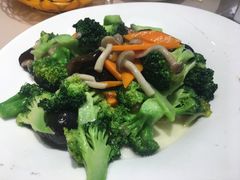 -老码头黑皮肘子锅包肉(赣水路店)