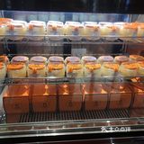 在金鹰世界负一楼，位置超棒。绝对是网红届的扛把子