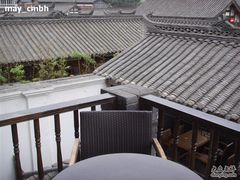 小小露台上吹风喝咖啡看巷子-星巴克臻选(成都宽窄巷子店)