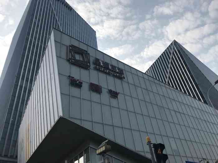 奈雪的茶(前滩铁狮门店)-"甜甜蜜蜜的水蜜桃季节到了!奈雪の茶五周年.