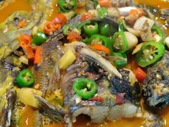 杂鱼煲-好灶头妈妈菜·柴火灶台鱼·千岛湖土菜地标美食