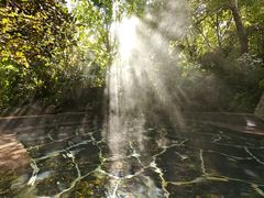 -腾冲洞山温泉村