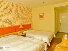 -莫泰酒店(上海虹桥北新泾地铁站天山路店)