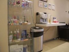 -瑞尔齿科(南京东路名人诊所)