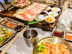 -围炉肉舍•炭烤活鳗•丹东海鲜烤肉(步行街店)