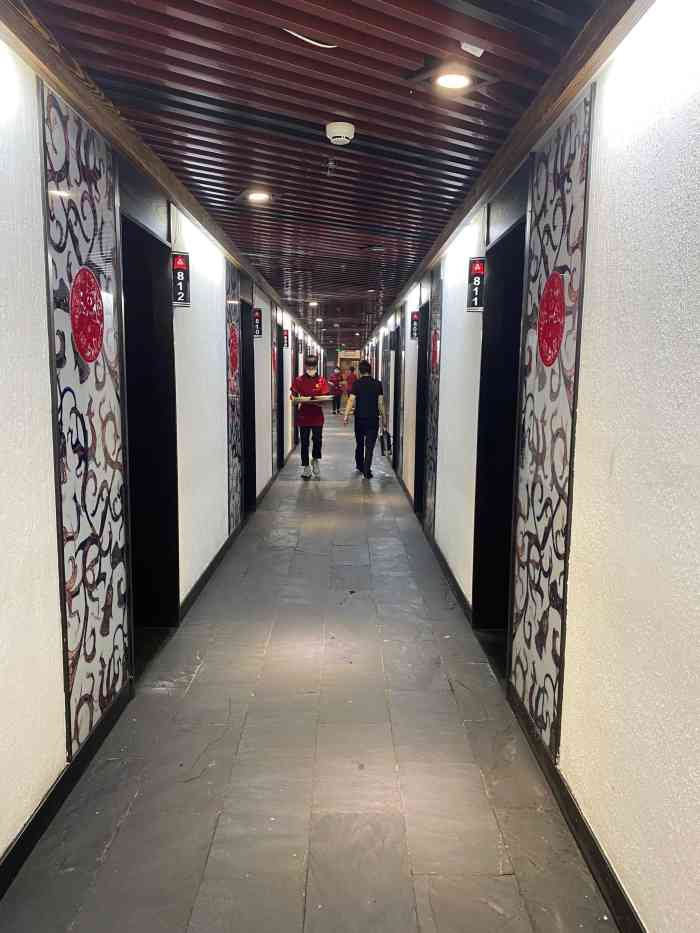 九头鸟酒家(航天桥店)-"8715剁椒鱼头味道不错,黄豆炖猪蹄强烈