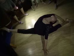 -单色舞蹈