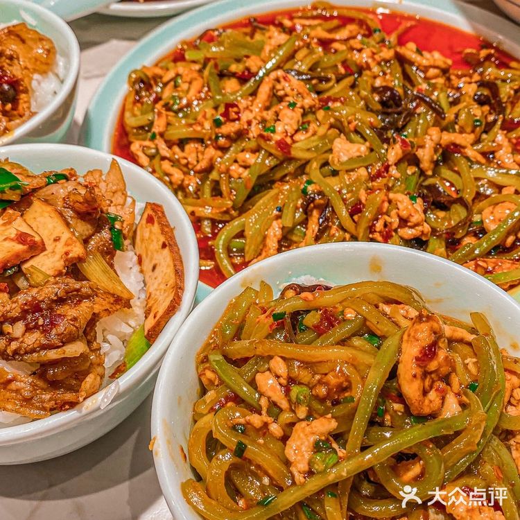 推荐三道我每次都必点的菜:老成都蒜苗回锅肉