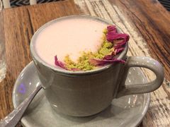 Rose&nbsp;tea&nbsp;latte-FLOVIE FLORIST CAFE