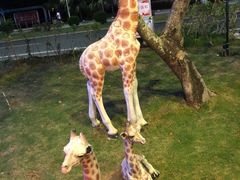 -亚龙湾亚泰商业街