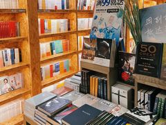 -新华里咖啡书吧(新华书店小寨店)