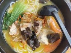 -桥香园过桥米线(国贸店)