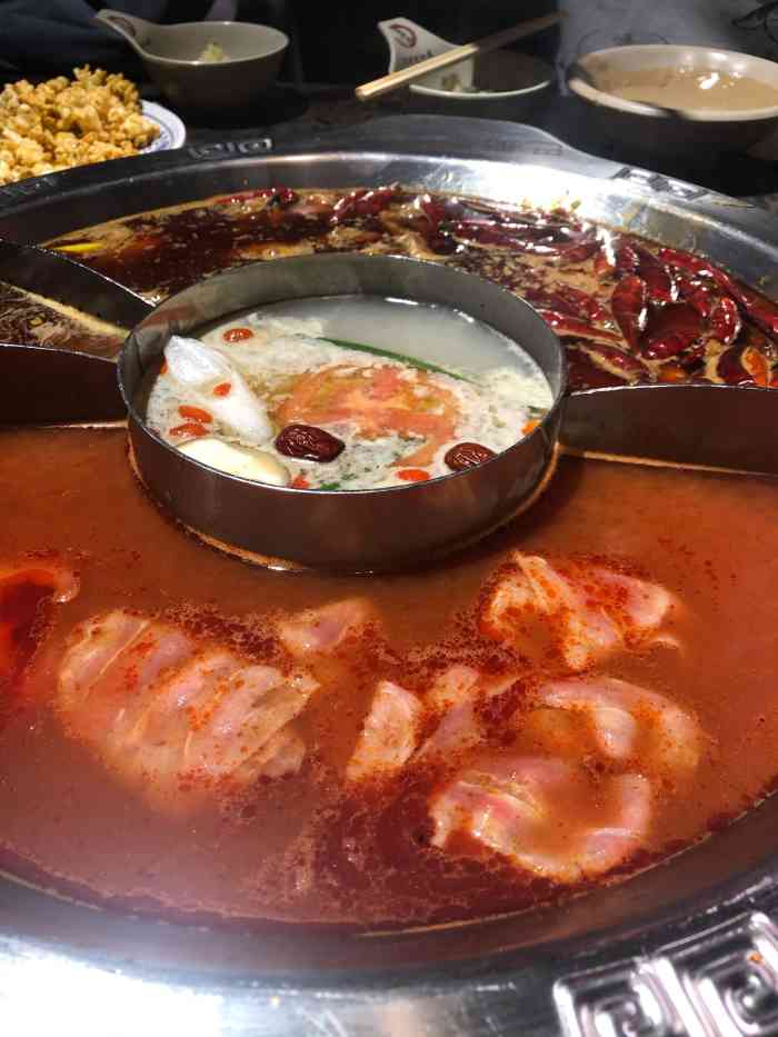 望江龙老火锅(创智园店)-"糟点吐槽:第一,主打重庆火锅的店居然红.