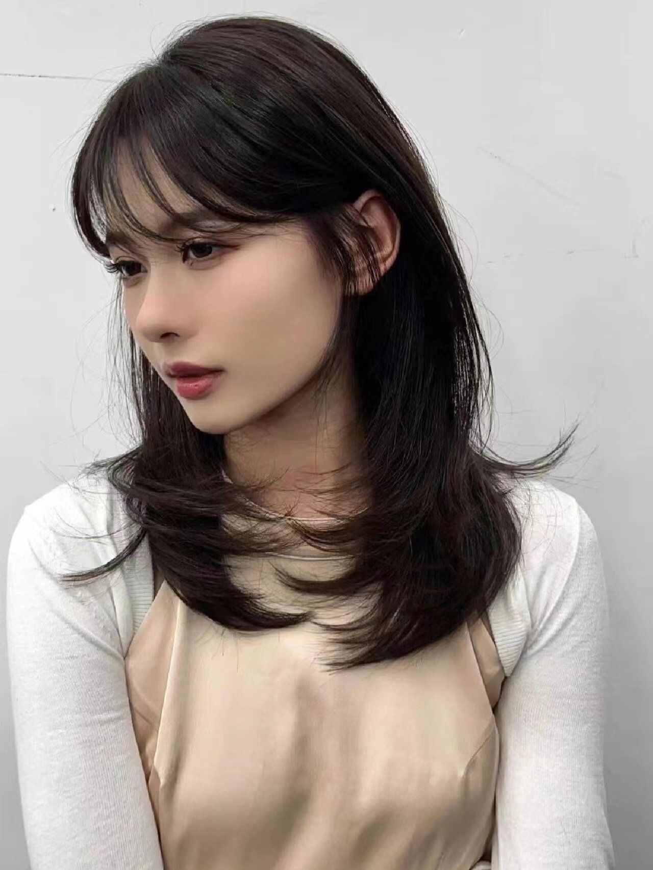 n所有脸型和风格都可以完美驾驭的锁骨发层次
#女生中长发发型