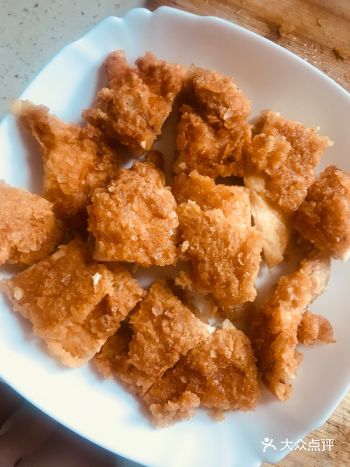 原材料鸡胸肉、奥尔良粉、蚝油、料酒、葱、姜、淀粉、鸡