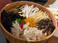 -尚尚仙·酸汤猪手·猪肚鸡火锅(华联万柳购物中心店)