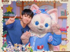 -小镇影院迪士尼小熊Duffy与他的朋友合影地