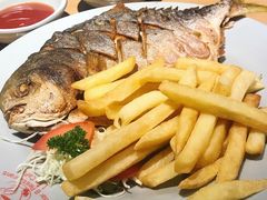 香煎鲳鱼伴薯条-Lia Cafe Bar Restaurant松山咖啡屋