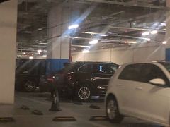 -虹桥天地-停车场