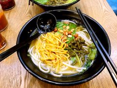 酸笋米粉-桂在香知桂林米粉(红博中央公园店)