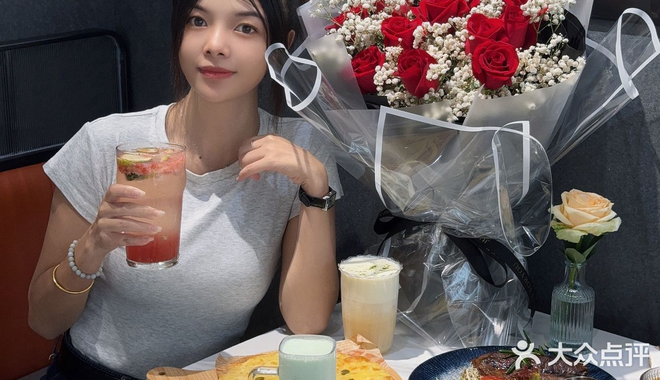 高温烤制，真正做到外焦里嫩，锁住肉里鲜嫩肉汁