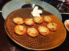 榛果焦糖鸭肝酱拌葱油饼-杭州西子湖四季酒店·金沙厅