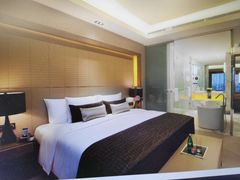 -上海滴水湖皇冠假日酒店