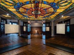 -Nathalie Djurberg与Hans Berg“牛皮纸包裹的月亮”-Prada荣宅当季展览