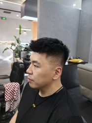 -老肖男士理发店