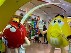 -m豆巧克力世界(上海世茂广场店)