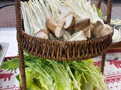 -刘姐啤酒鱼民族演艺餐厅(西街总店)