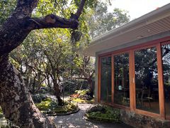 -Chom Cafe and Restaurant