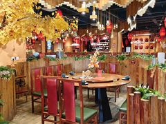 -老滇山寨•云南特色菜•地方菜•民族风情歌舞表演(金碧店)