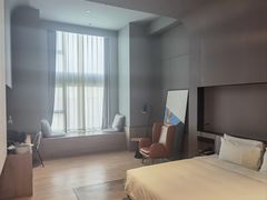 -上海虹桥中心爱琴海亚朵S酒店