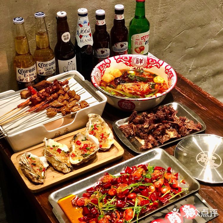 车公庙排队王破店东北烧烤为什么那么火❓