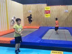 -蹦贝运动中心·蹦床·攀岩·闯关(龙岗店)